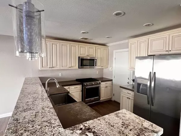 Las Vegas, NV 89183,10130 Coffeeberry CT