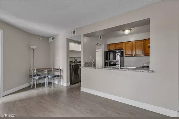 Las Vegas, NV 89119,1467 Hialeah DR #D