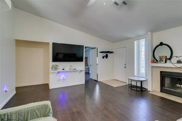Las Vegas, NV 89145,709 Jonathan Glen WAY