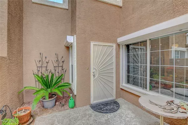 Las Vegas, NV 89144,523 Crimson View Place