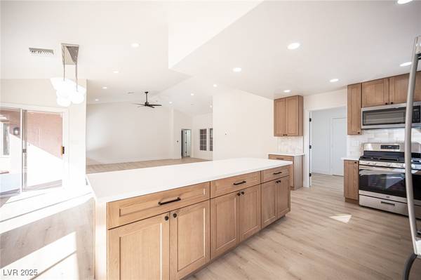 9817 Kernville DR, Las Vegas, NV 89134