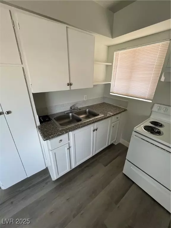 Las Vegas, NV 89119,3801 Royal Crest ST