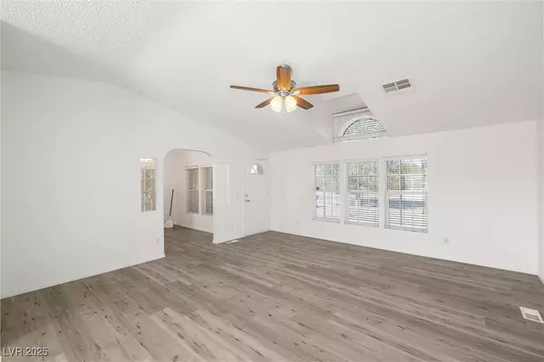 Pahrump, NV 89060,2091 Plain LN