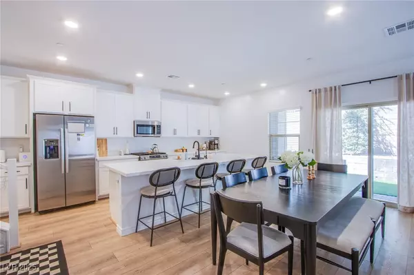 Las Vegas, NV 89138,600 N Carriage Hill DR #1152