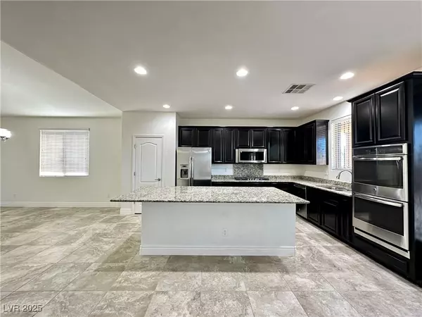 Las Vegas, NV 89117,7137 Flowering Rose AVE