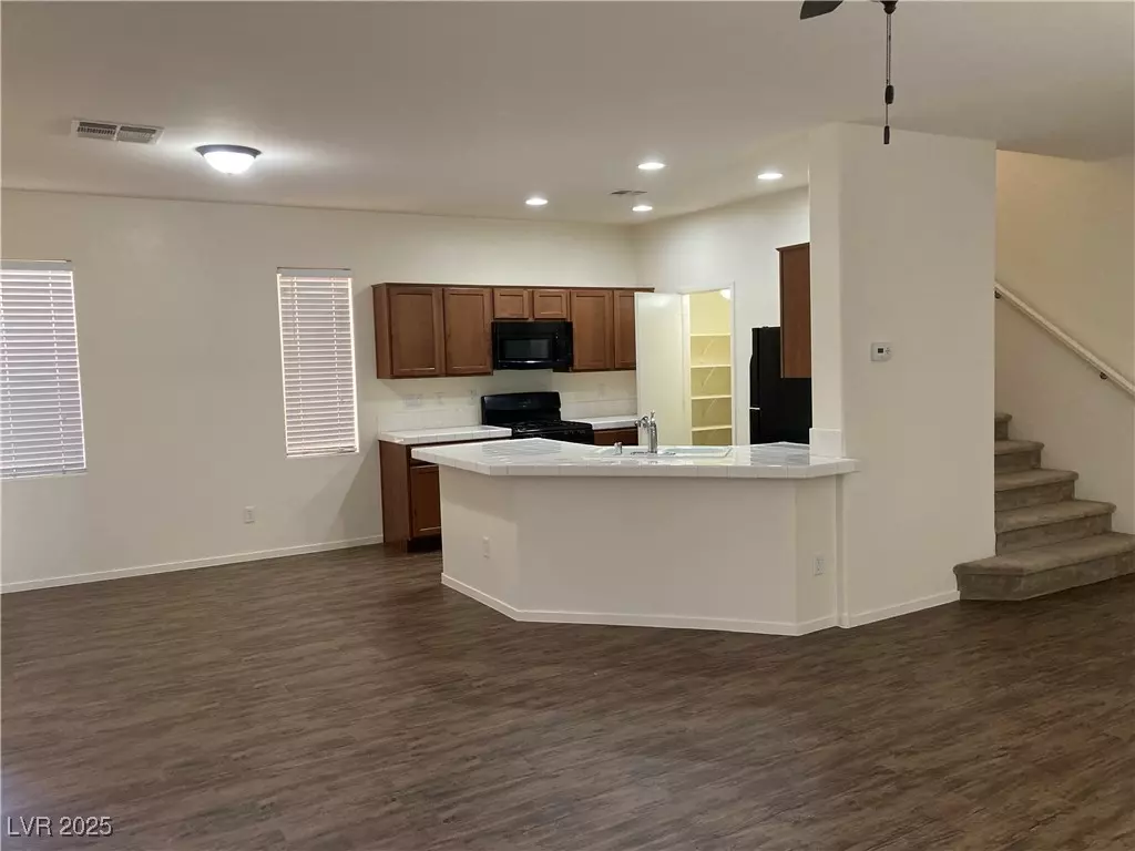 Las Vegas, NV 89148,6237 Clapton WAY