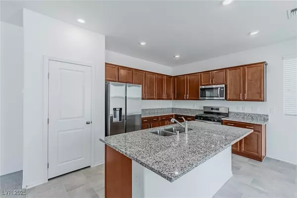 Las Vegas, NV 89113,7857 Wolf Fang CT