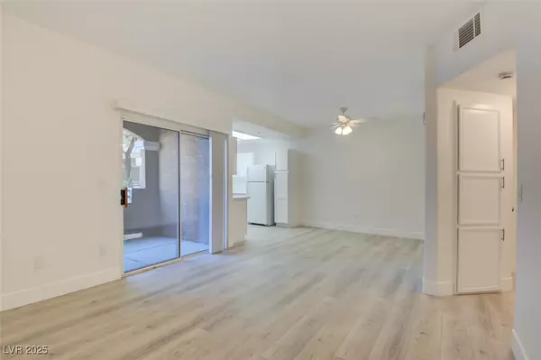 Henderson, NV 89052,830 Carnegie ST #213