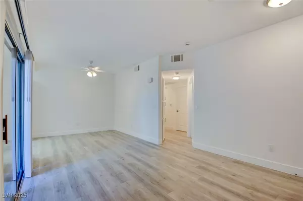 Henderson, NV 89052,830 Carnegie ST #213