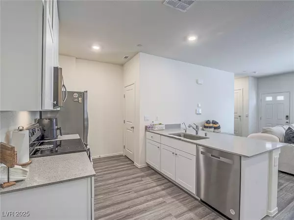 483 Waterfall Cove CT, Henderson, NV 89002