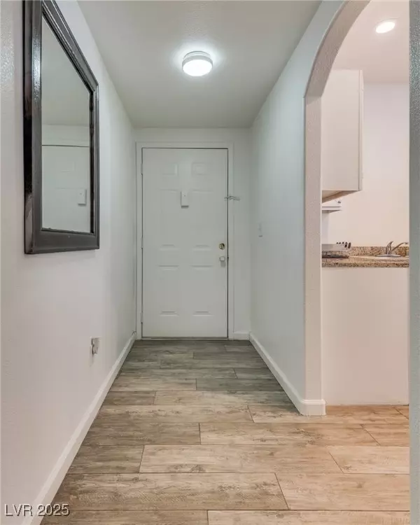 Las Vegas, NV 89120,6480 Annie Oakley DR #314