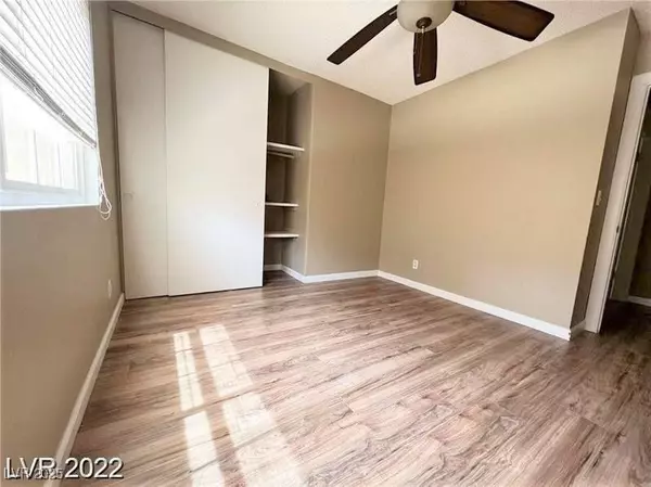 Las Vegas, NV 89103,6672 Peachtree LN