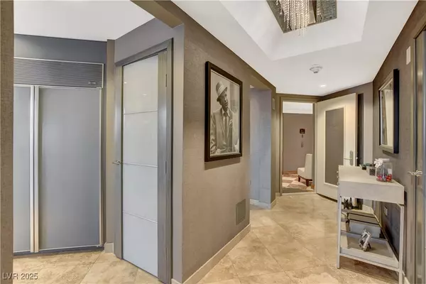 Las Vegas, NV 89109,2877 Paradise RD #1605