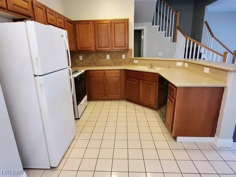 Las Vegas, NV 89149,9117 GOOSE LAKE WAY #102