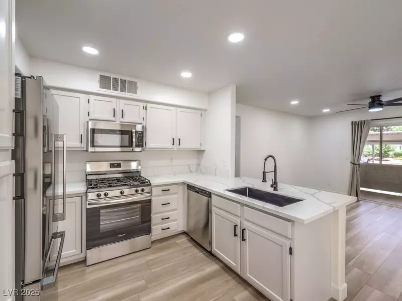 3425 E Russell RD #114, Las Vegas, NV 89120