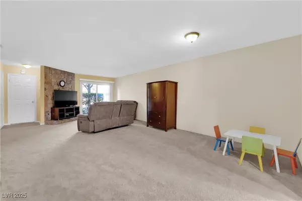 Las Vegas, NV 89121,3383 Matvay ST