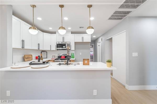 4598 Calderwood ST, Las Vegas, NV 89103
