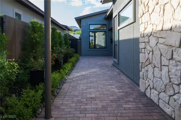 Las Vegas, NV 89138,413 HIGHVIEW RIDGE AVE