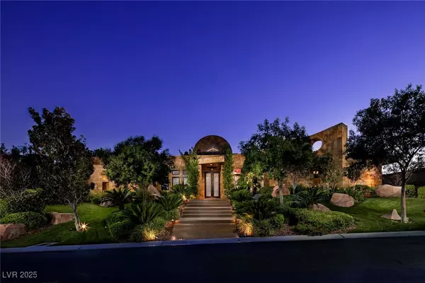 15 Golden Sunray LN, Las Vegas, NV 89135