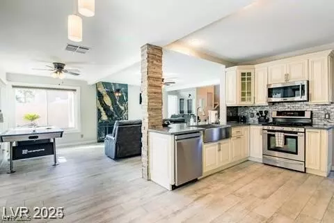 Las Vegas, NV 89119,1925 Roxford DR