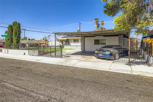 35 Jade CIR, Las Vegas, NV 89106