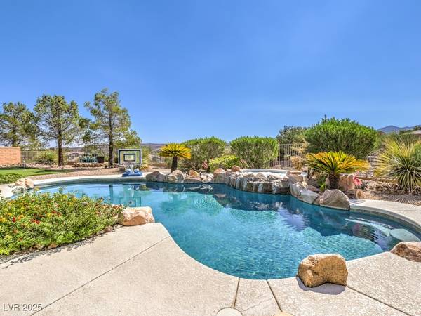 99 Fountainhead CIR, Henderson, NV 89052