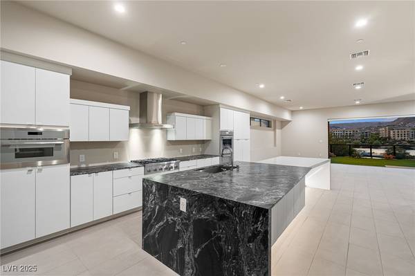 Henderson, NV 89011,26 Promenade Isle LN