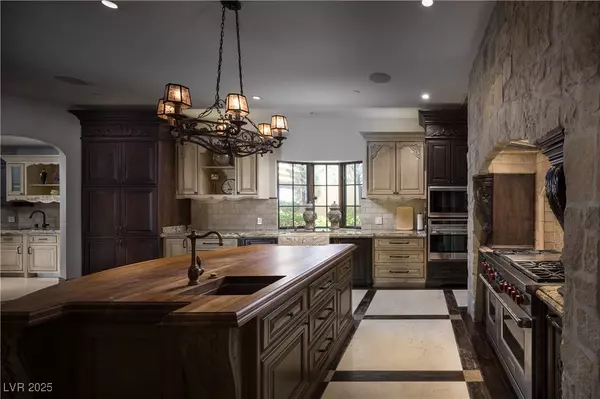 Henderson, NV 89052,2 Awbrey CT