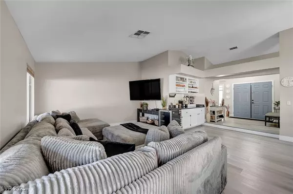 Las Vegas, NV 89108,3757 N Torrey Pines DR