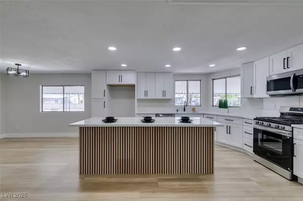 3393 Katmai DR, Las Vegas, NV 89122
