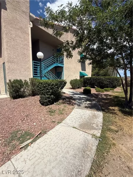 4360 WOODPINE DR #106, Las Vegas, NV 89119