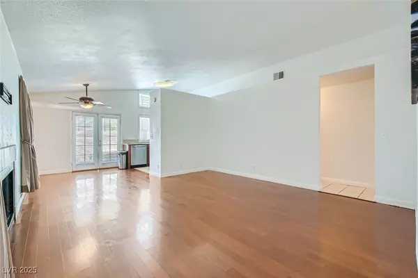 Las Vegas, NV 89108,6412 Yarmouth DR
