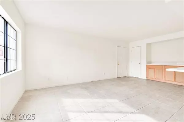 Las Vegas, NV 89103,4131 Gannet CIR #389