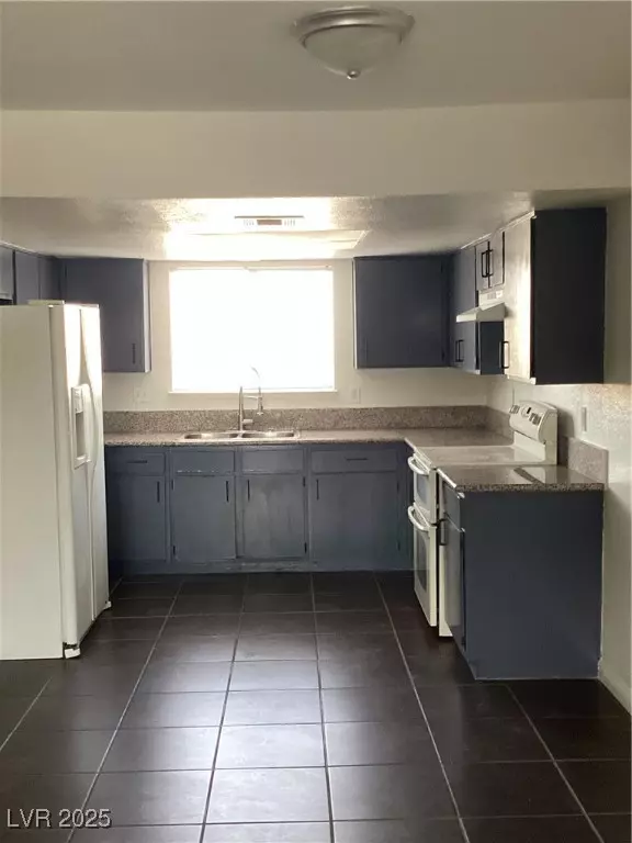 North Las Vegas, NV 89030,2112 Sun AVE #J