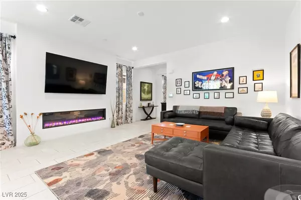 Henderson, NV 89011,121 Barkset WAY