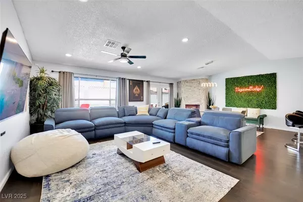 Las Vegas, NV 89103,6328 Explorer DR