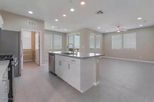 11236 Rainbow Peak AVE #305, Las Vegas, NV 89135