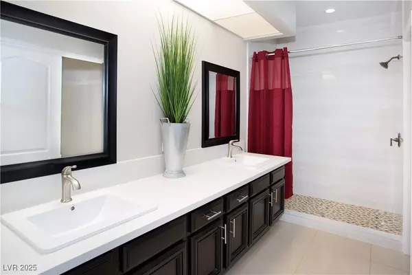 Las Vegas, NV 89118,5125 W Reno AVE #888