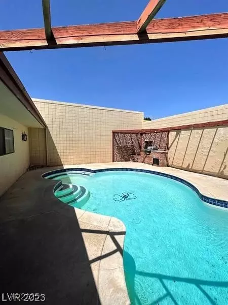 Las Vegas, NV 89121,3797 Monument ST