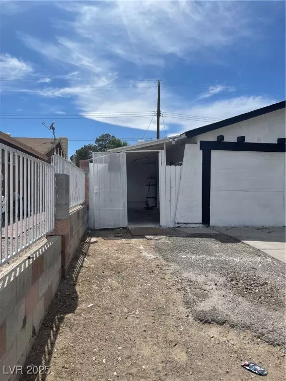 Las Vegas, NV 89119,5171 Reeder CIR #A