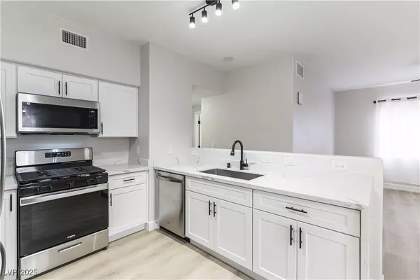 Las Vegas, NV 89149,9303 Gilcrease AVE #1215