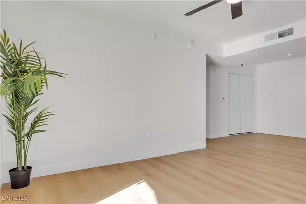 Henderson, NV 89052,950 Seven Hills DR #2418