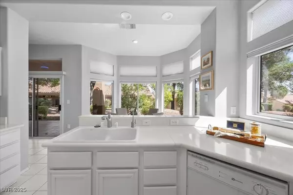 Las Vegas, NV 89134,9352 Villa Ridge DR