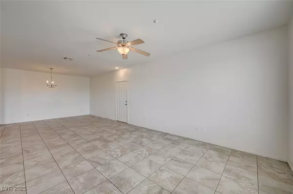 Las Vegas, NV 89115,4437 Dover Straight ST #208