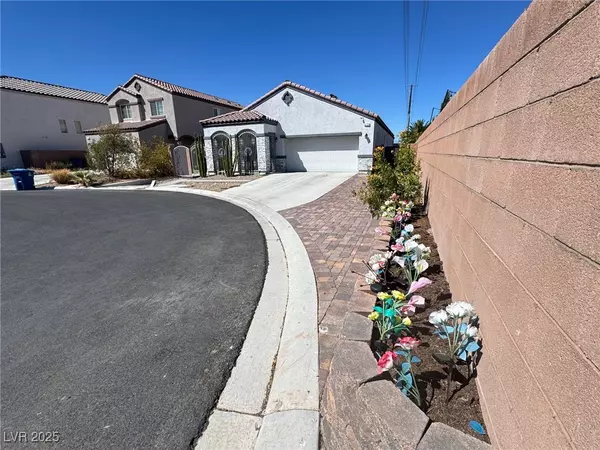 Las Vegas, NV 89103,5728 Lucky Pagoda CT