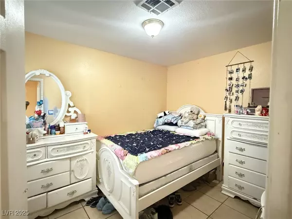 Las Vegas, NV 89115,3838 Soda Springs DR