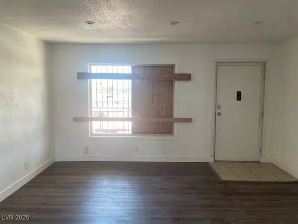 Las Vegas, NV 89169,565 S Royal Crest CIR #19