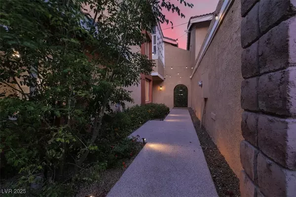 Las Vegas, NV 89109,3034 Bel Air DR