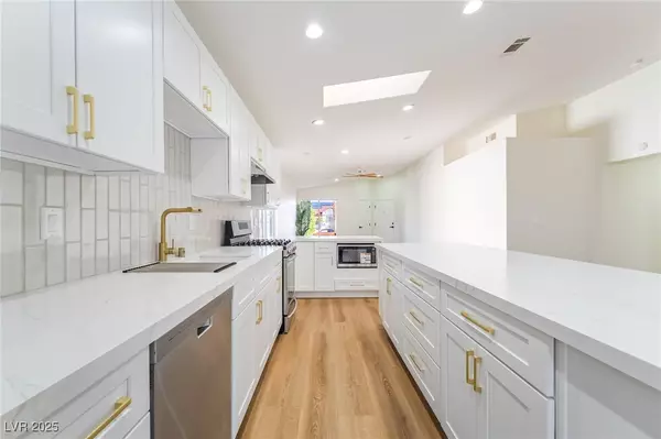 Henderson, NV 89015,923 Highland Trails AVE