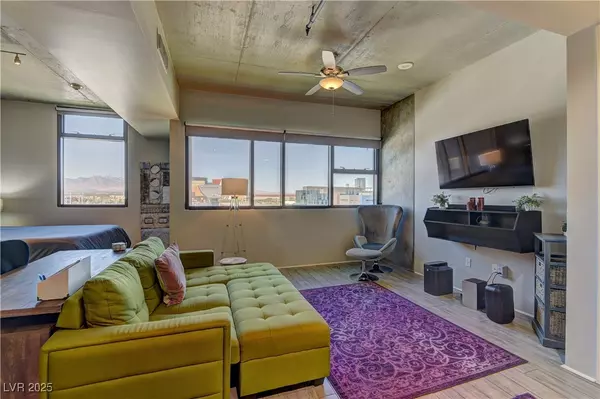 Las Vegas, NV 89101,353 E Bonneville AVE #727